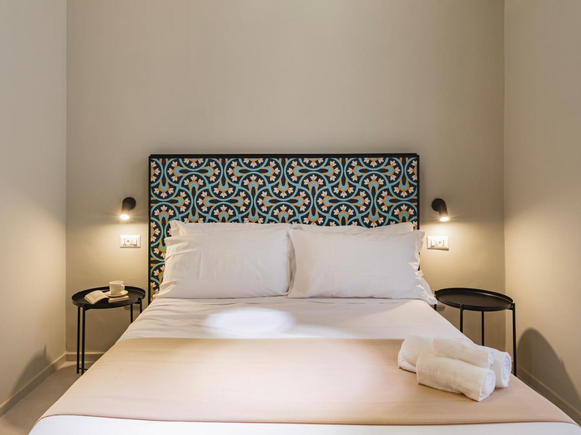 Almica24 Hotel Bari Bagian luar foto