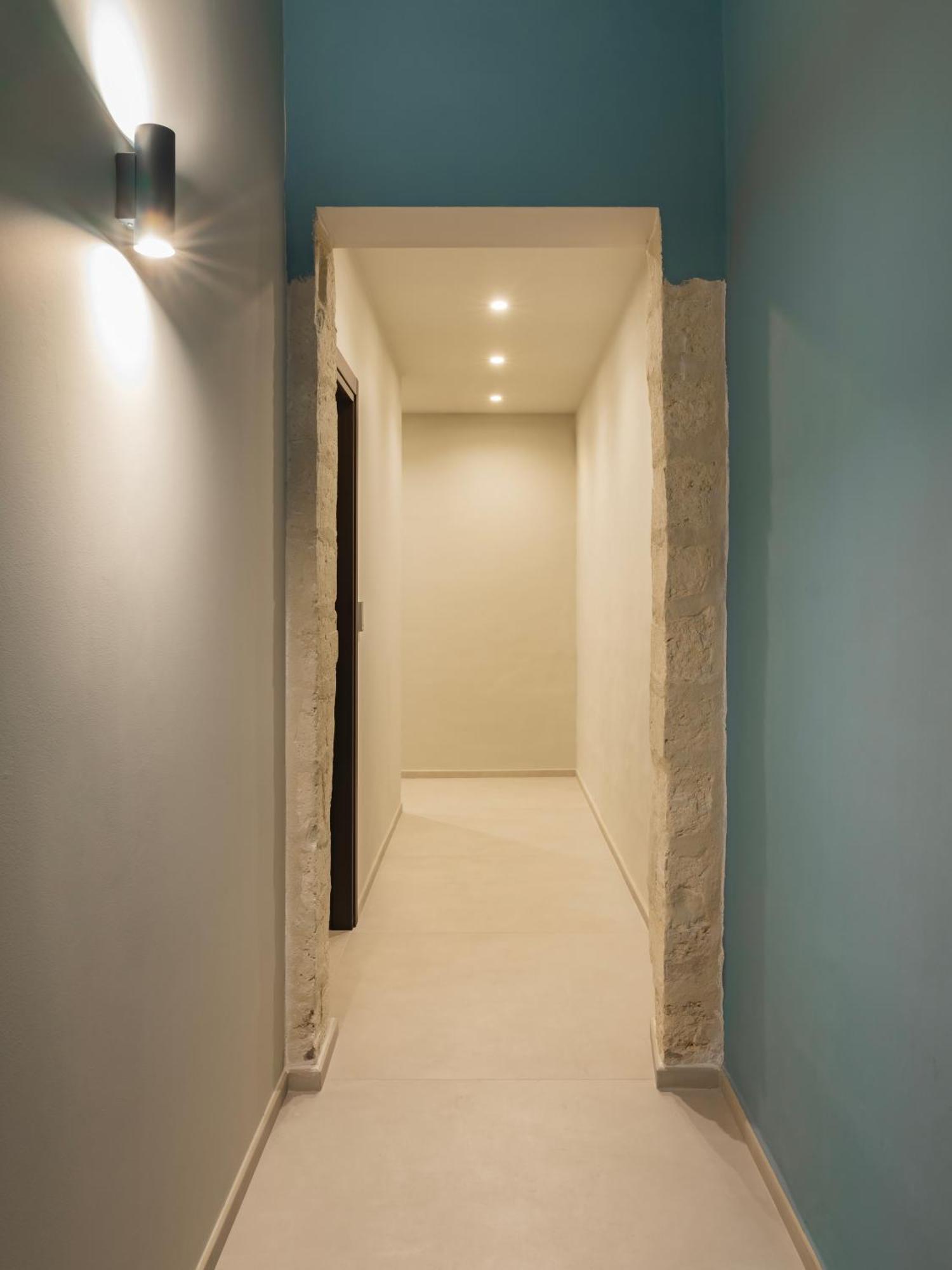 Almica24 Hotel Bari Bagian luar foto