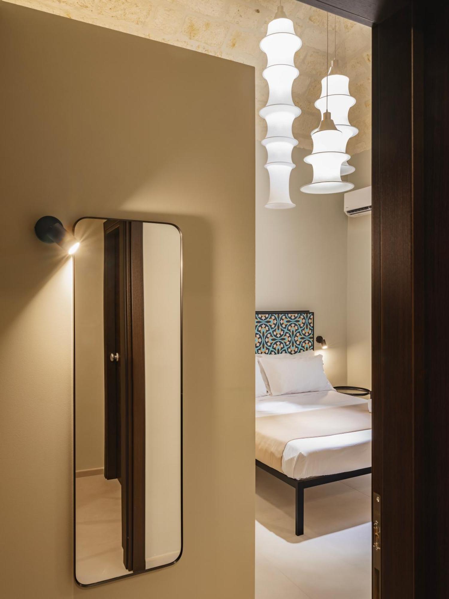 Almica24 Hotel Bari Bagian luar foto