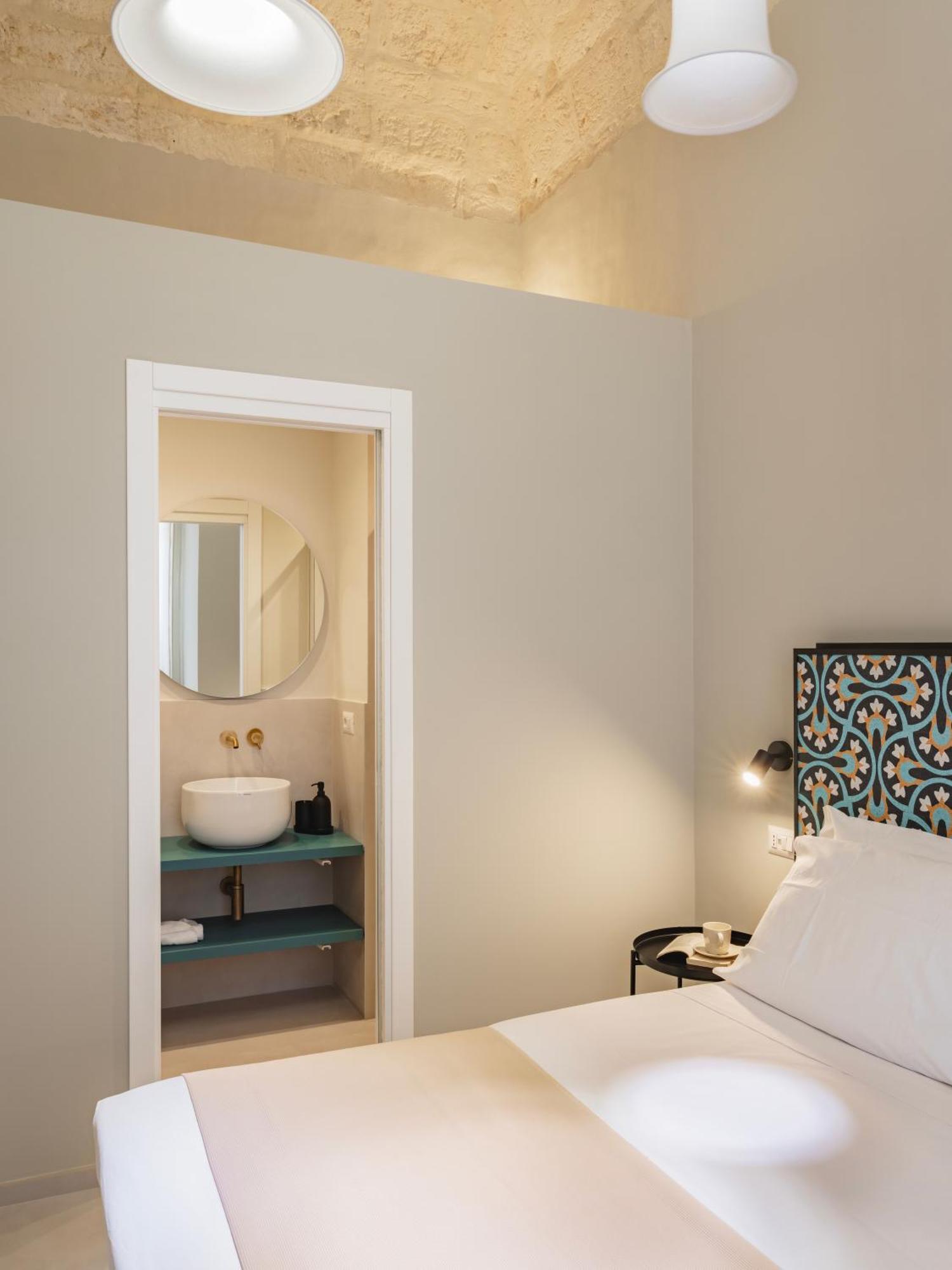 Almica24 Hotel Bari Bagian luar foto
