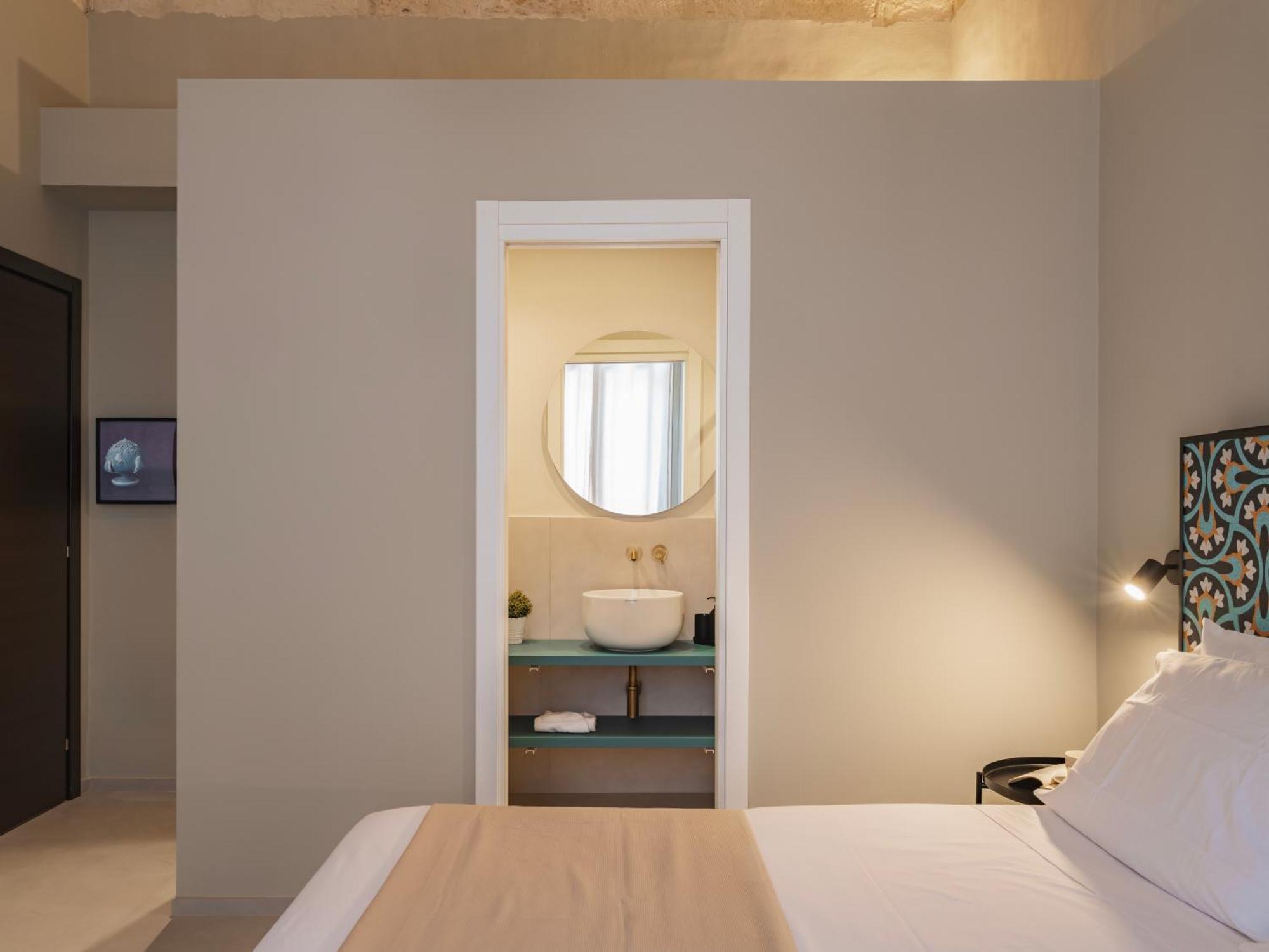 Almica24 Hotel Bari Bagian luar foto