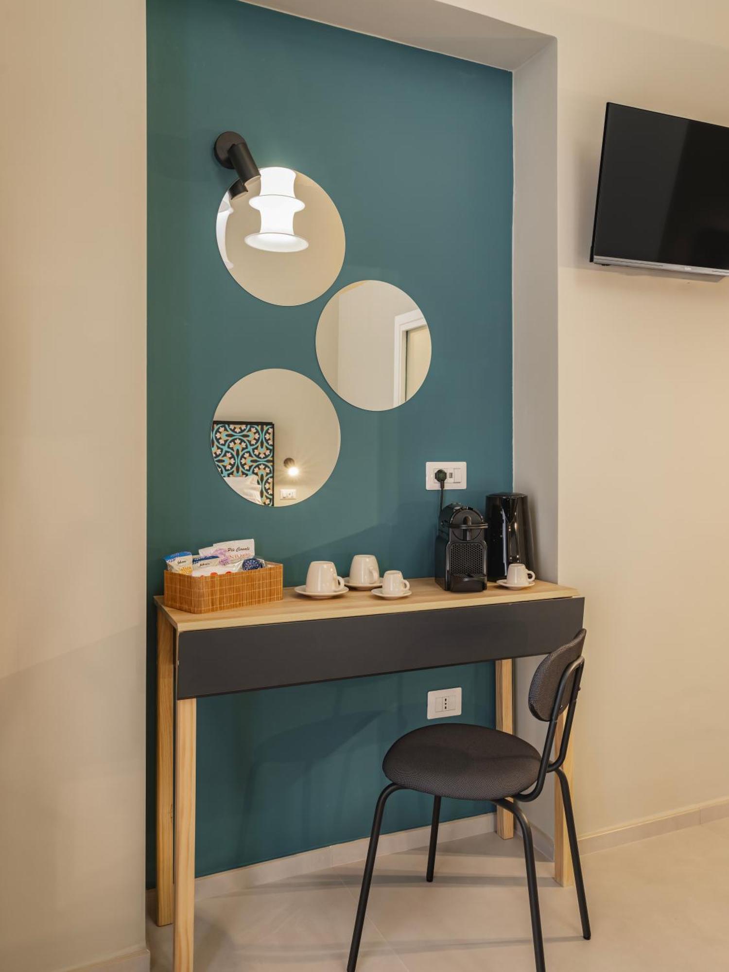 Almica24 Hotel Bari Bagian luar foto