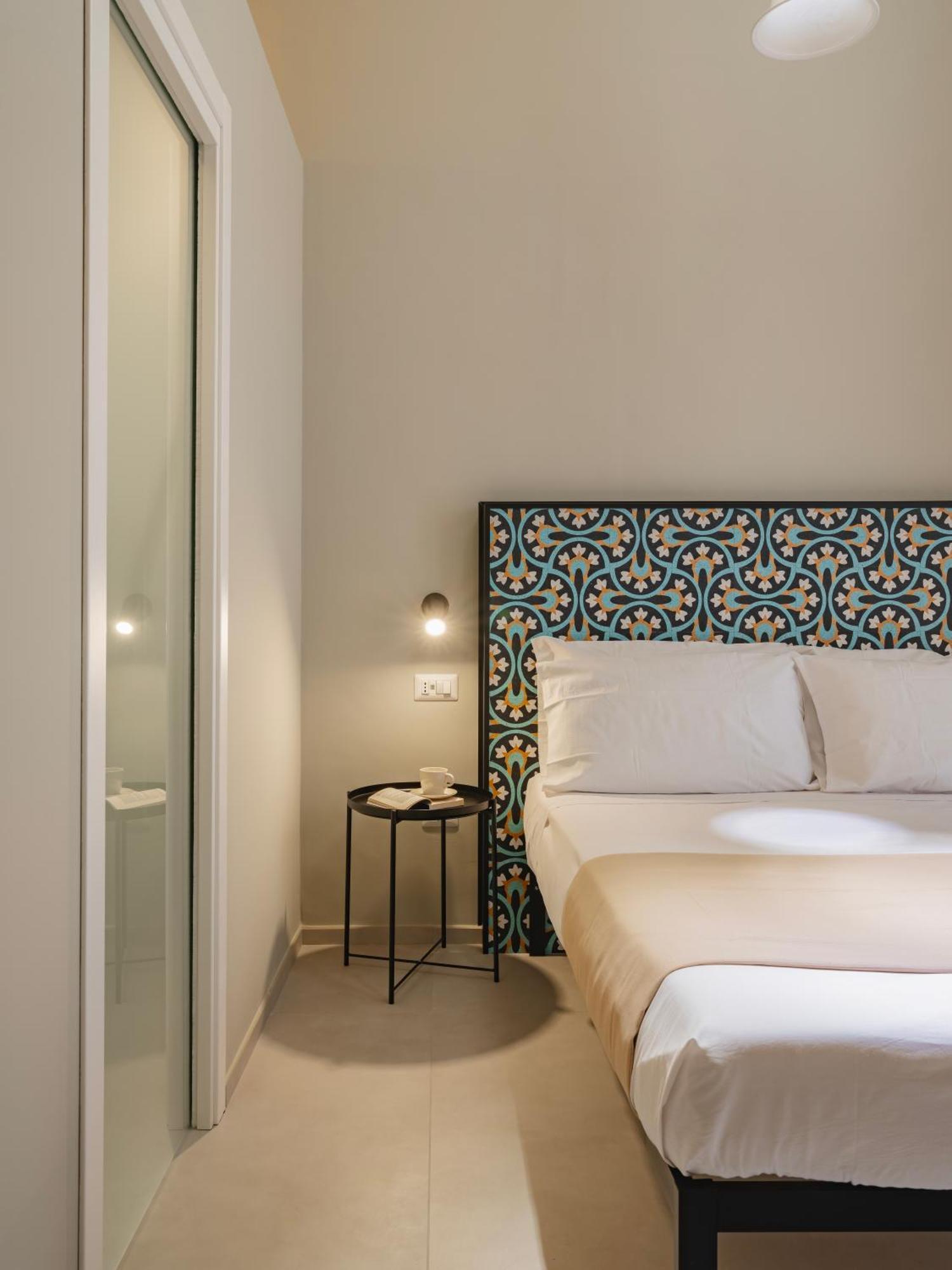 Almica24 Hotel Bari Bagian luar foto