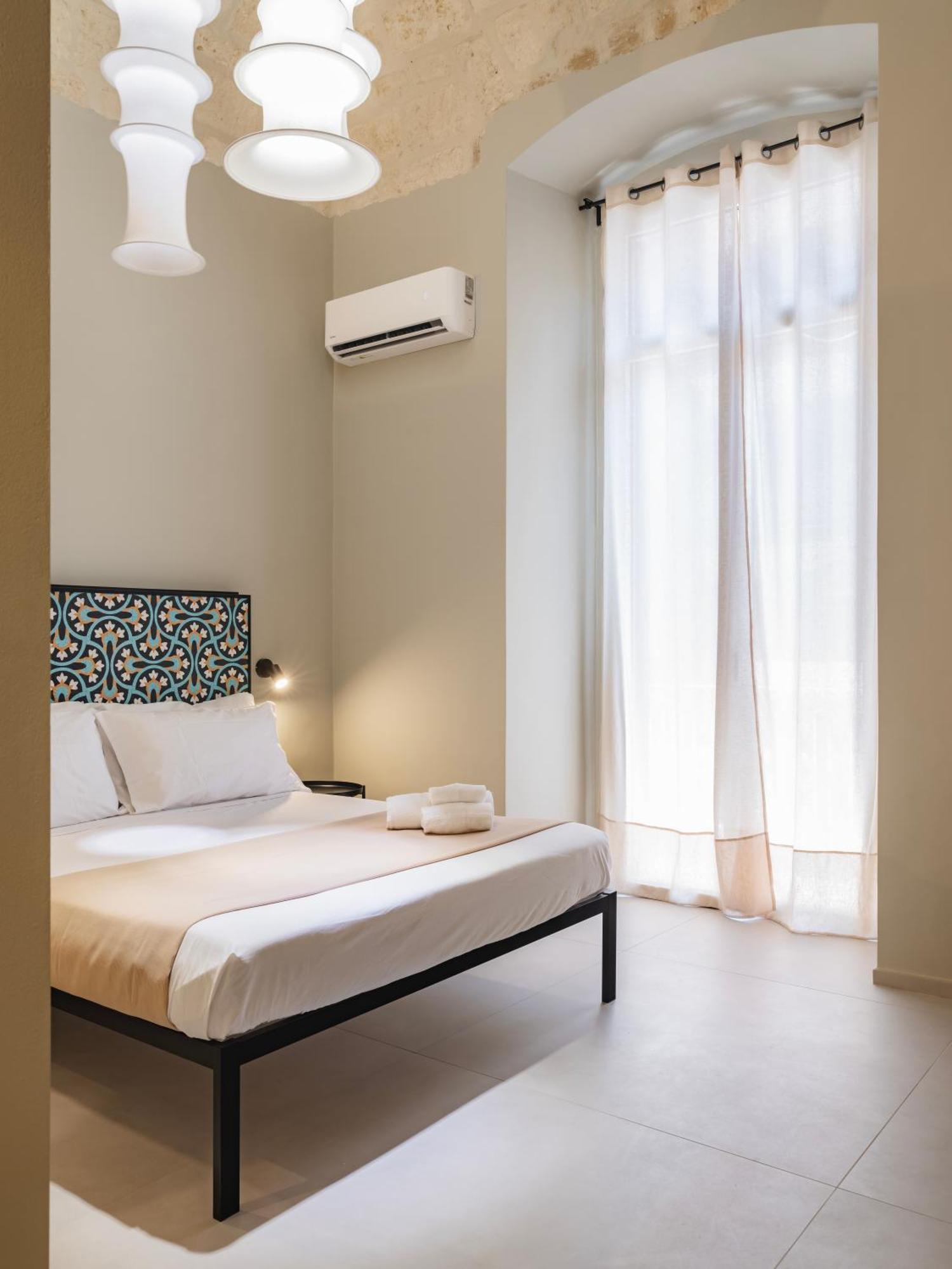 Almica24 Hotel Bari Bagian luar foto