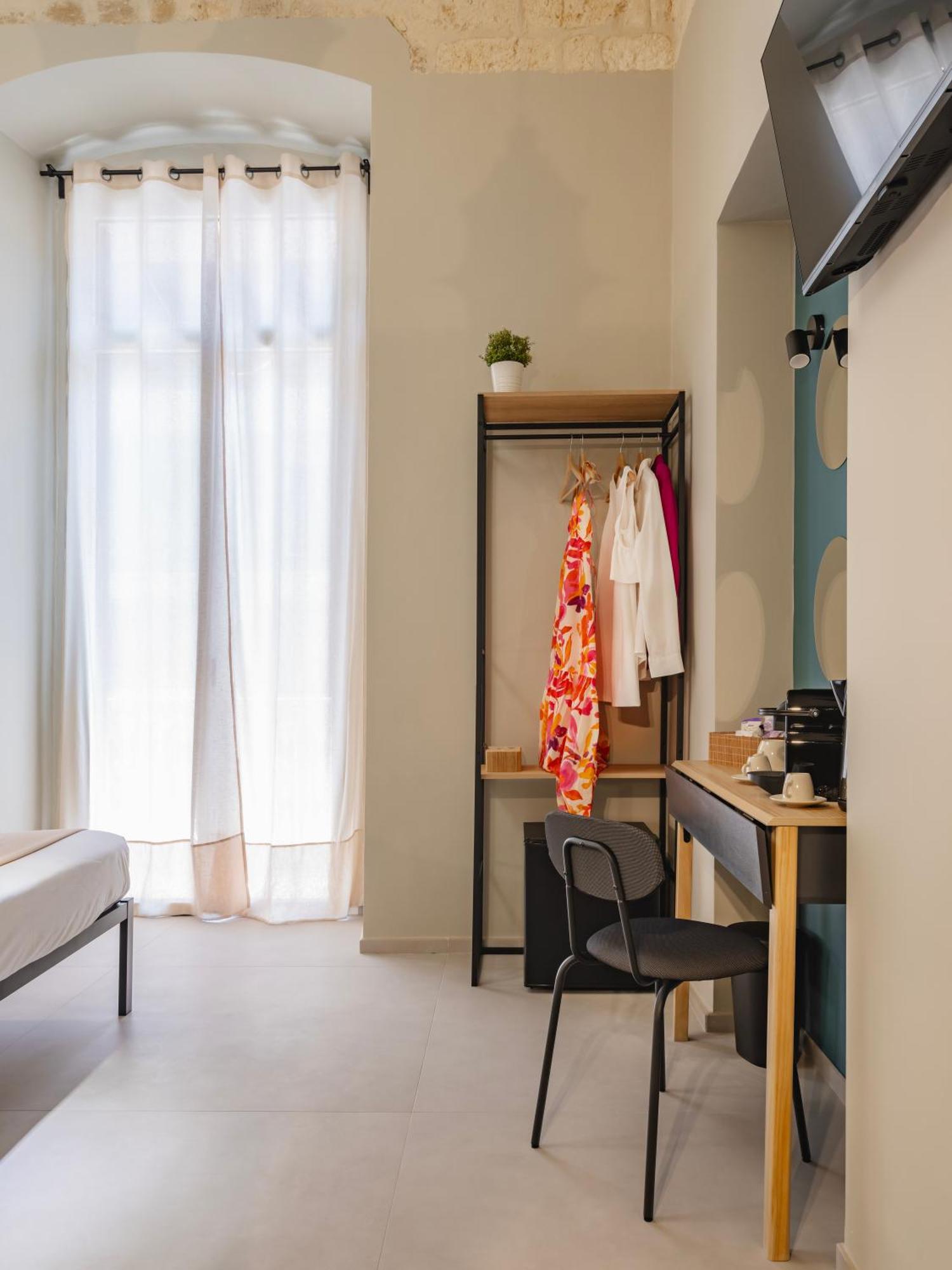 Almica24 Hotel Bari Bagian luar foto