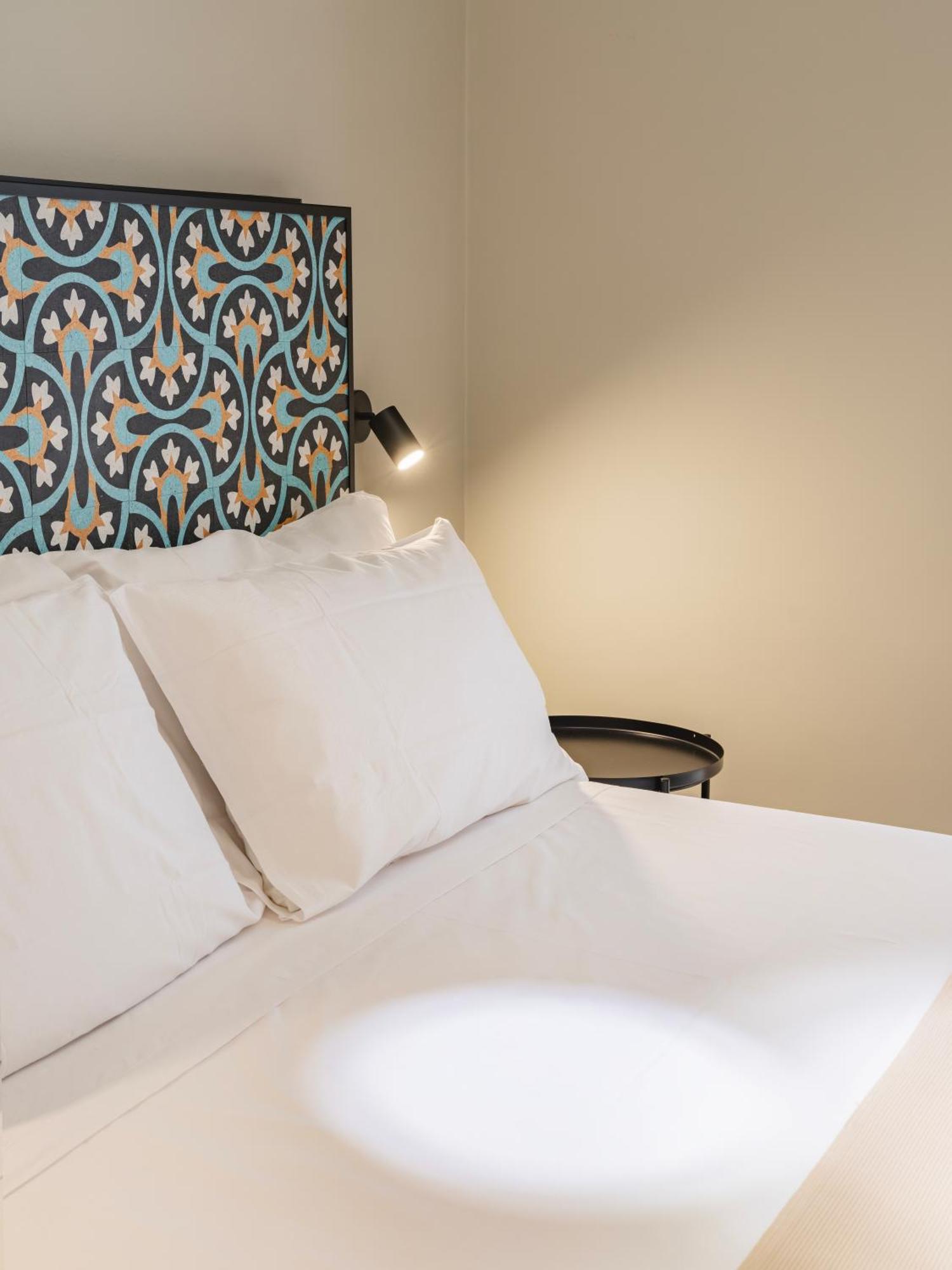 Almica24 Hotel Bari Bagian luar foto
