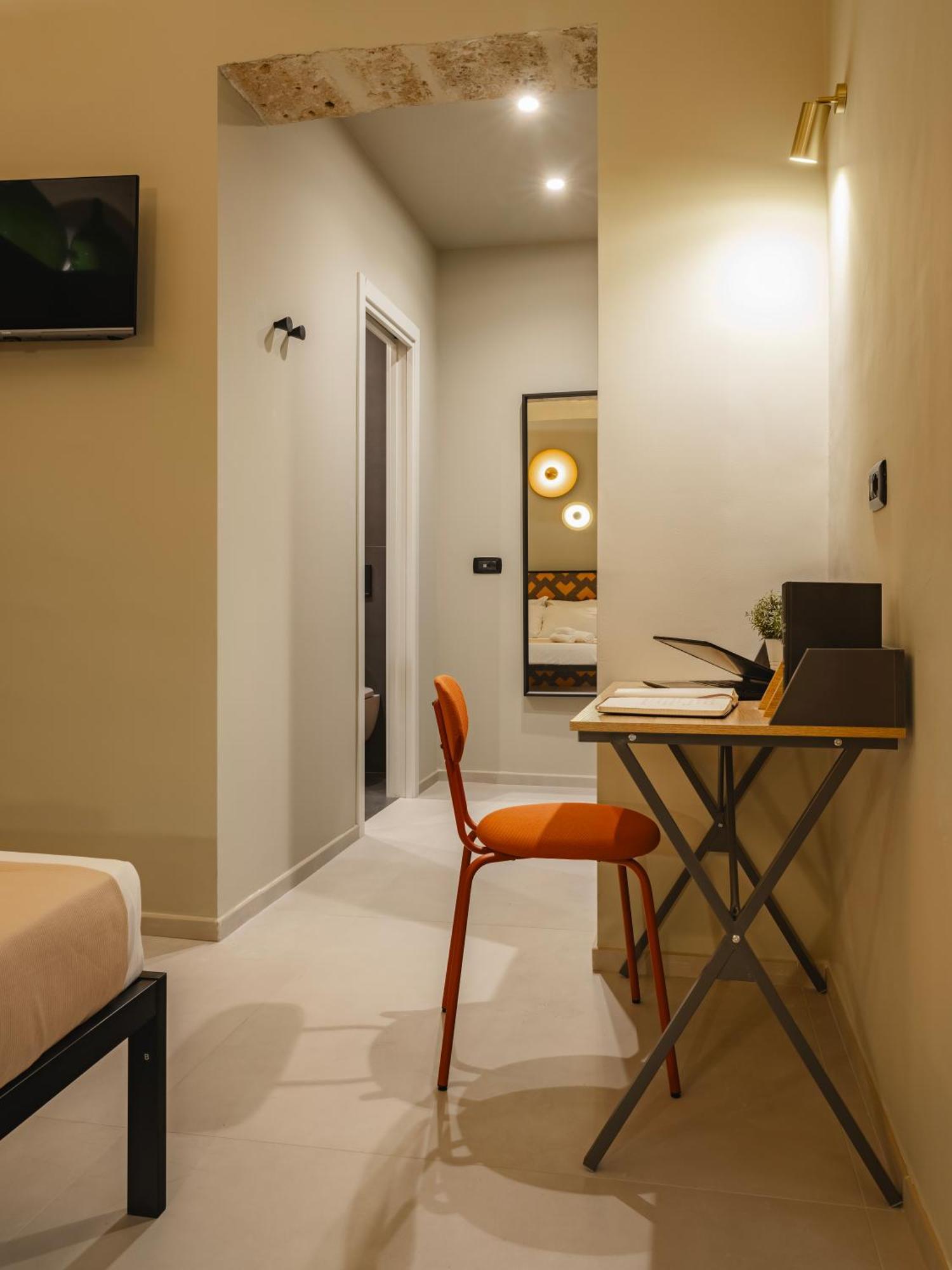 Almica24 Hotel Bari Bagian luar foto
