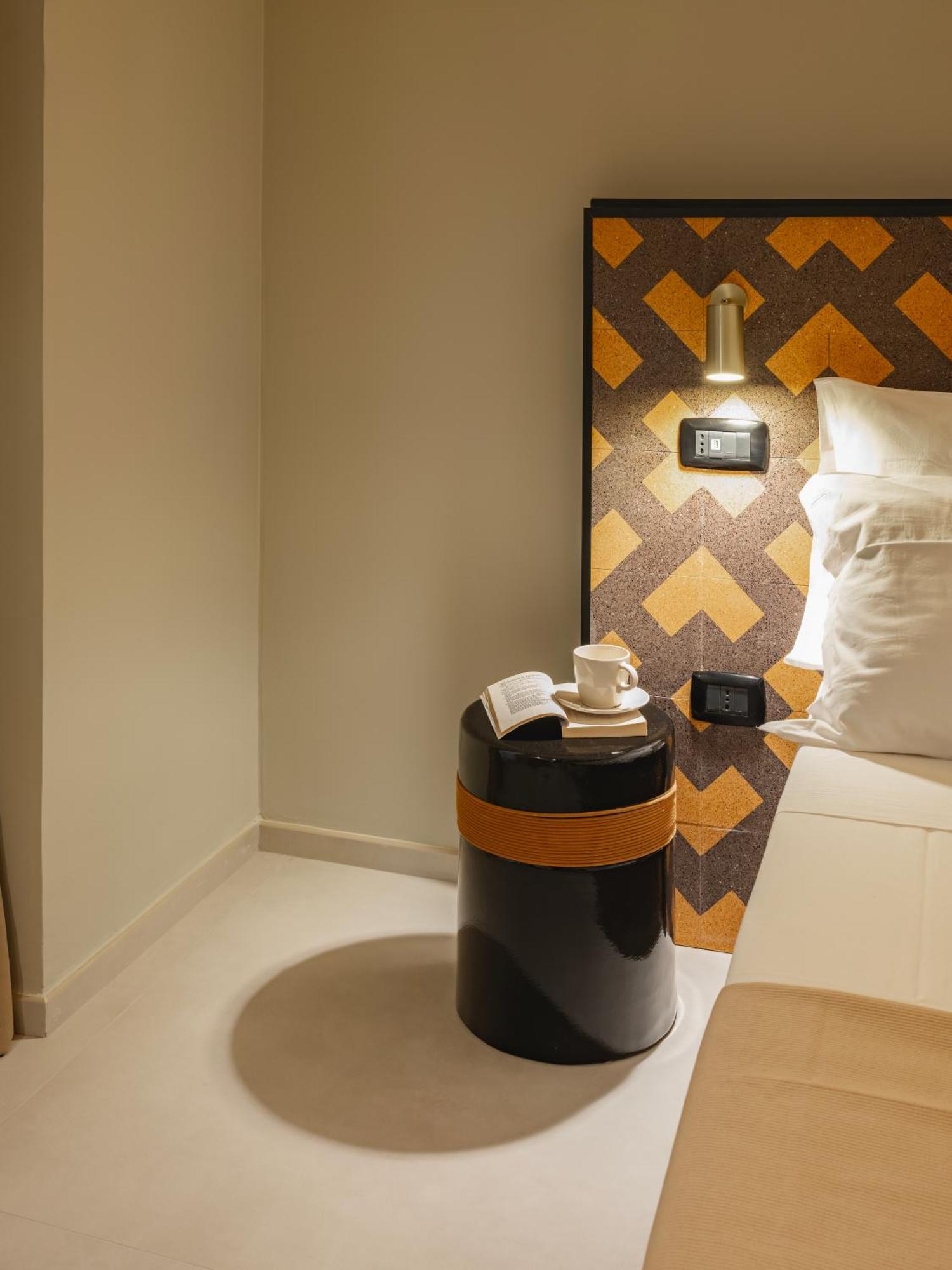 Almica24 Hotel Bari Bagian luar foto