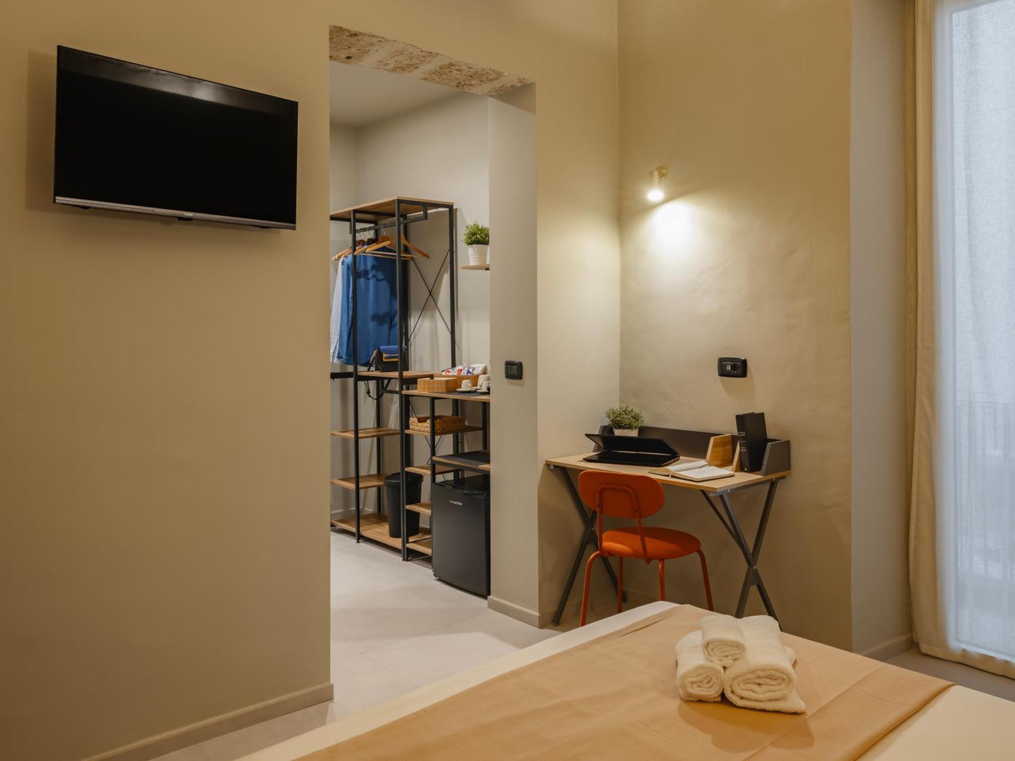 Almica24 Hotel Bari Bagian luar foto