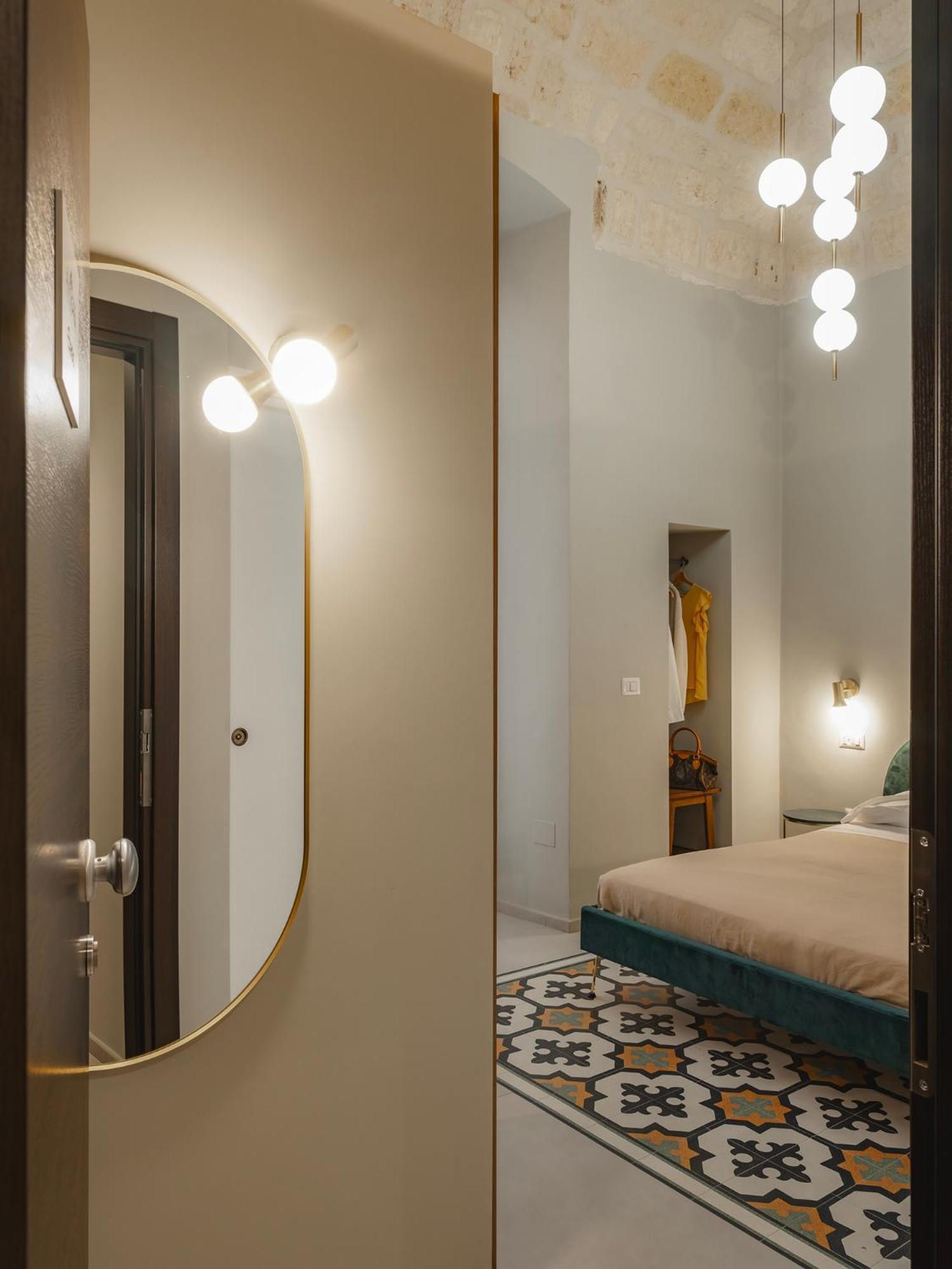 Almica24 Hotel Bari Bagian luar foto