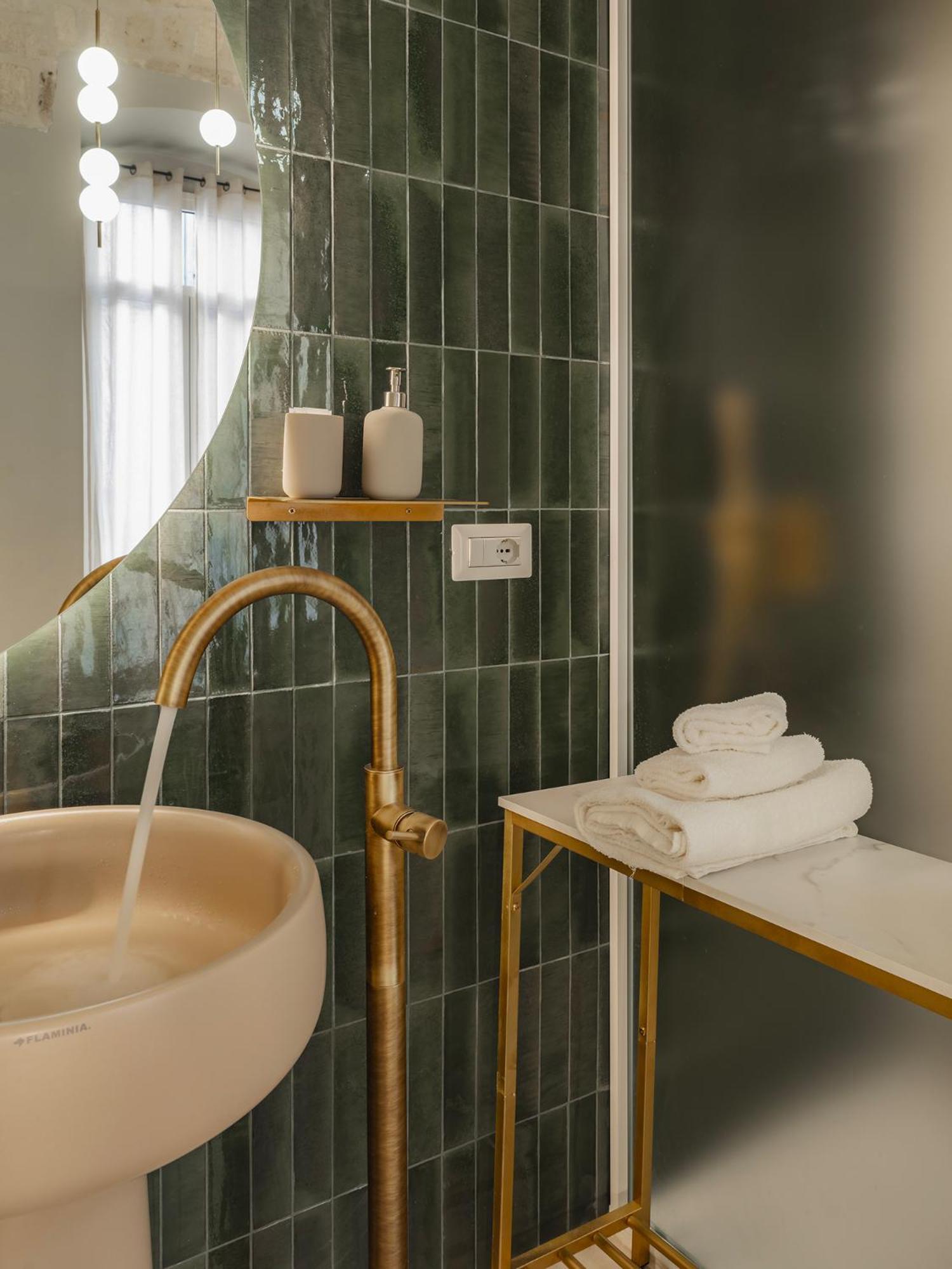 Almica24 Hotel Bari Bagian luar foto