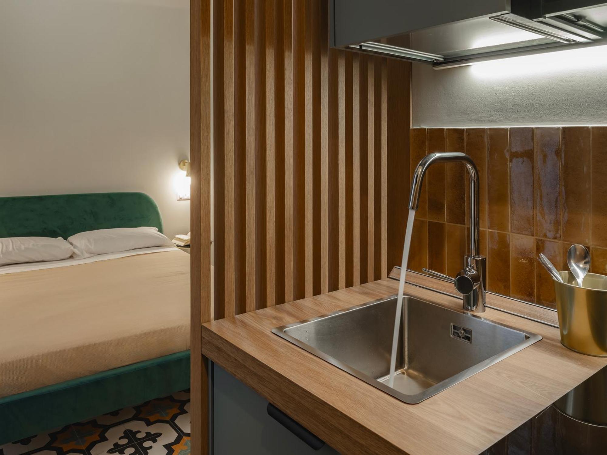 Almica24 Hotel Bari Bagian luar foto