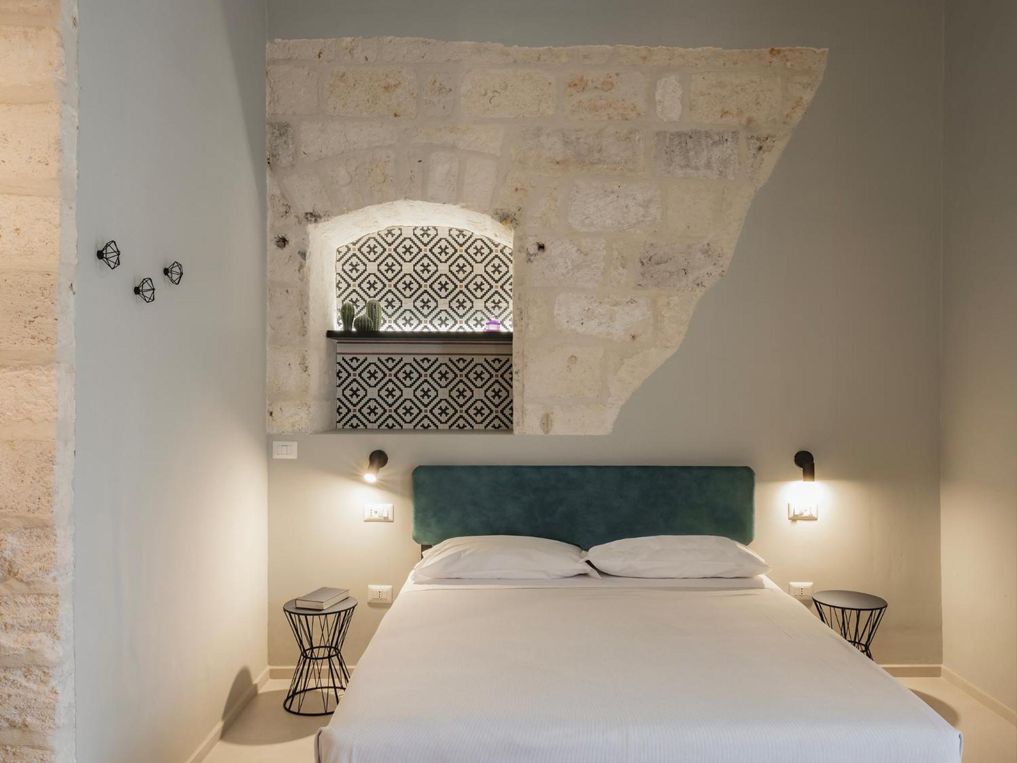 Almica24 Hotel Bari Bagian luar foto