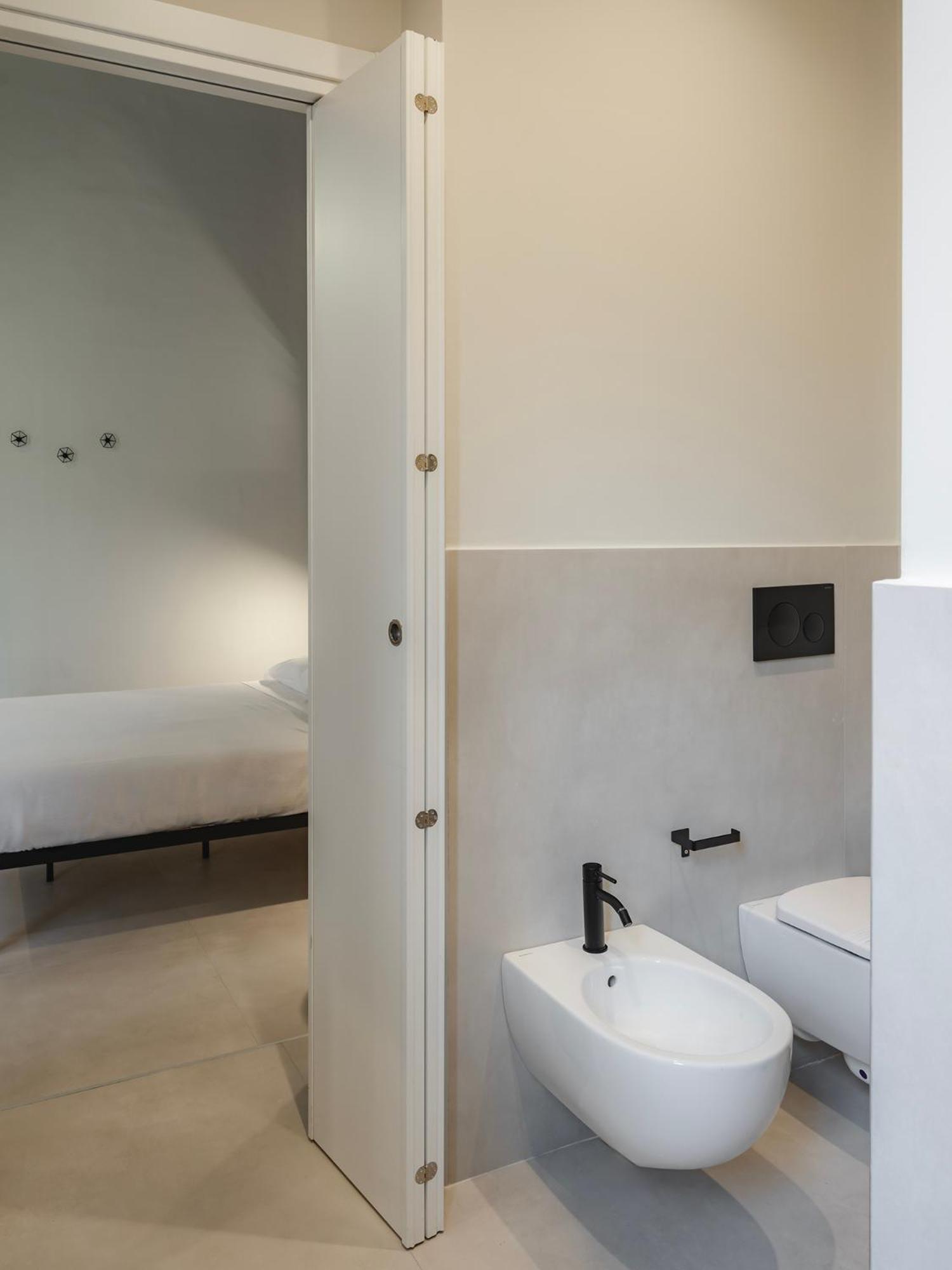 Almica24 Hotel Bari Bagian luar foto