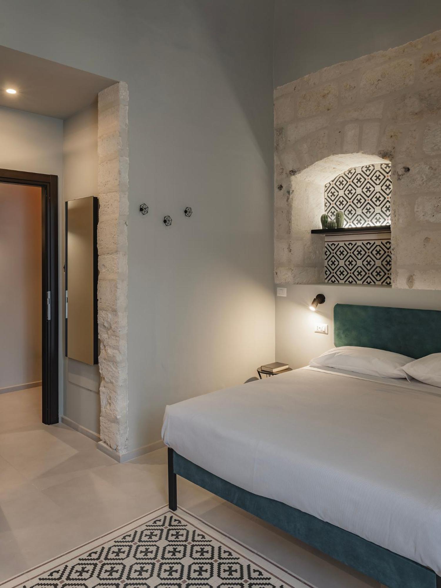 Almica24 Hotel Bari Bagian luar foto
