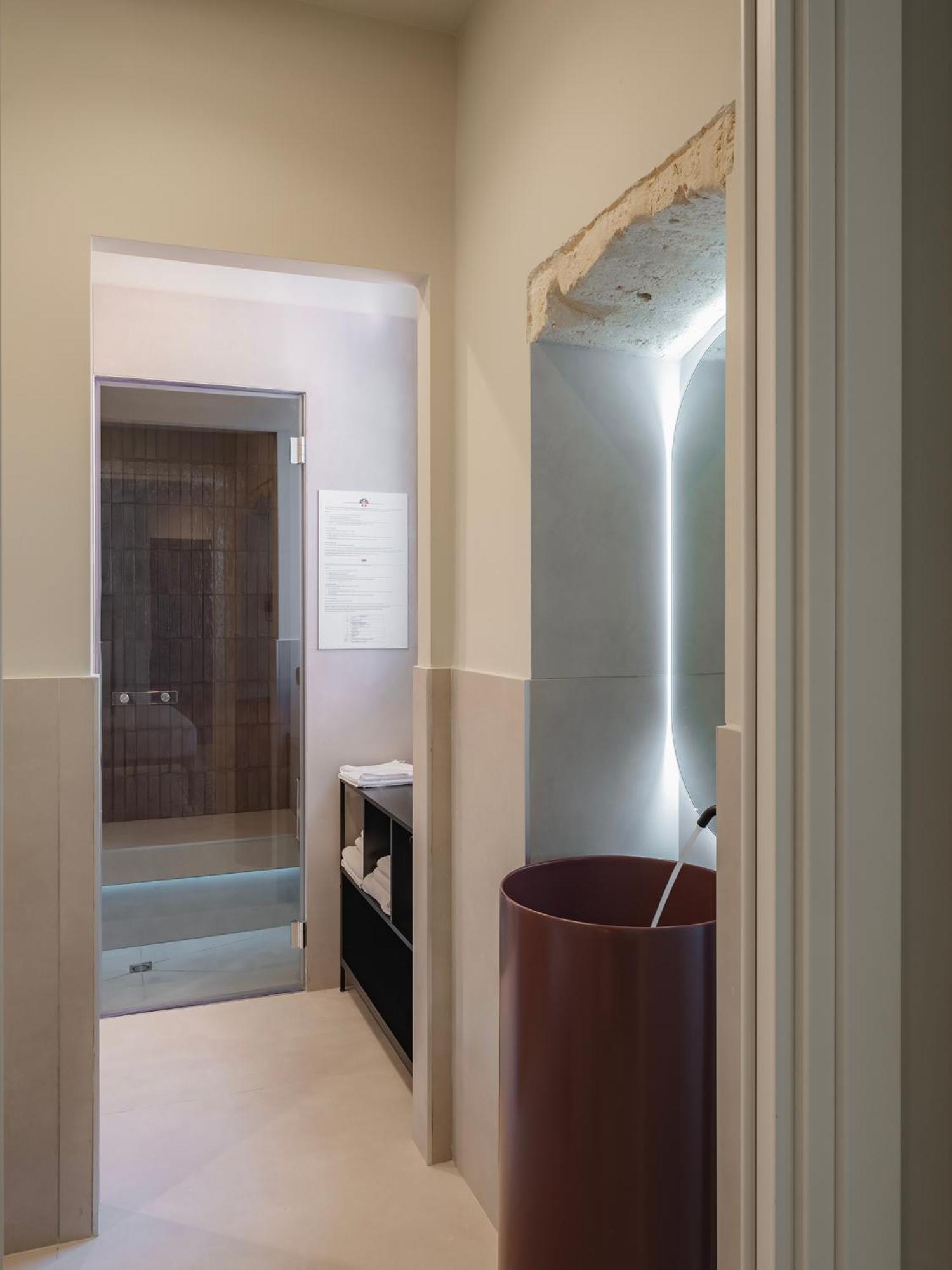 Almica24 Hotel Bari Bagian luar foto