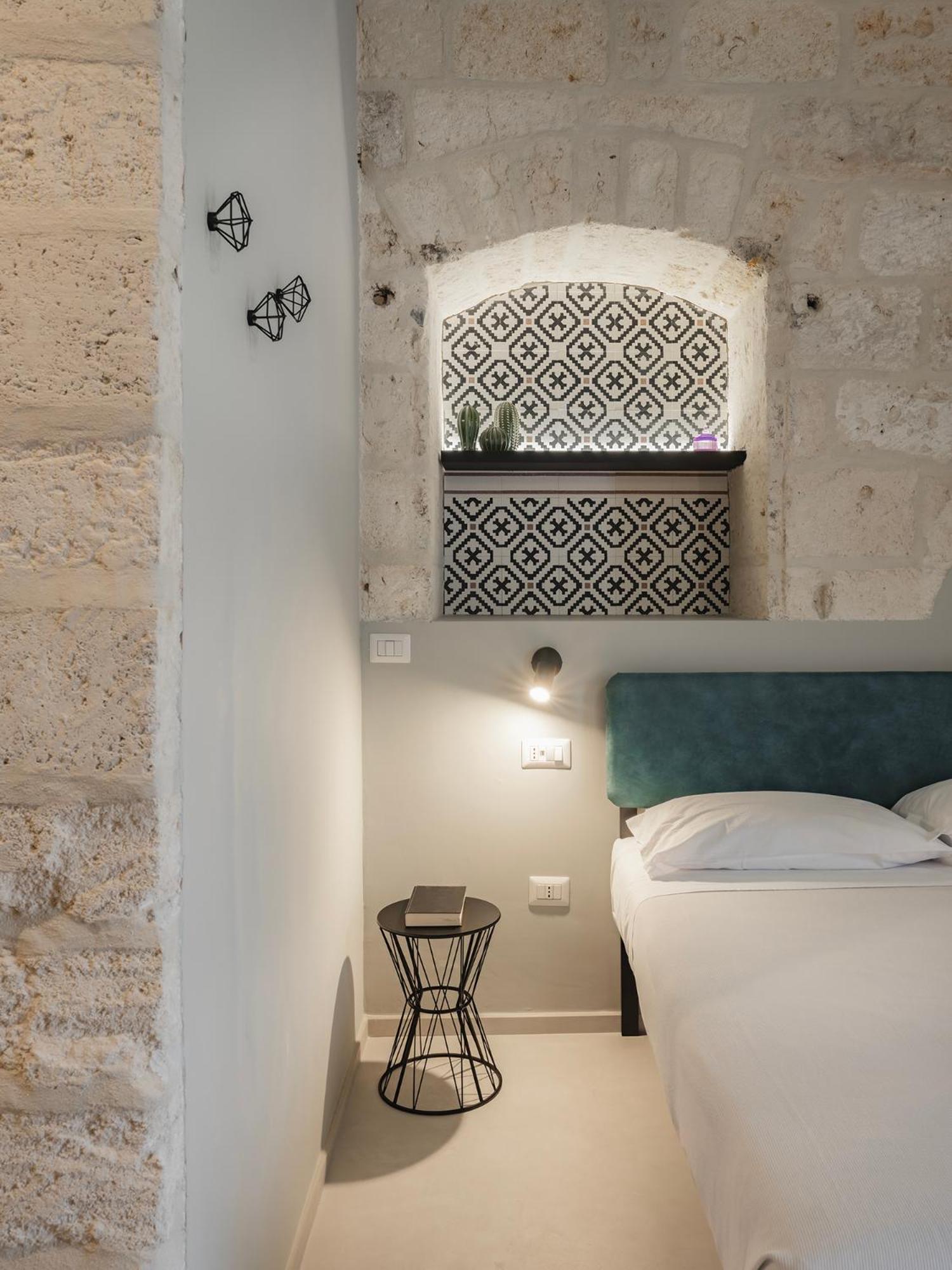 Almica24 Hotel Bari Bagian luar foto