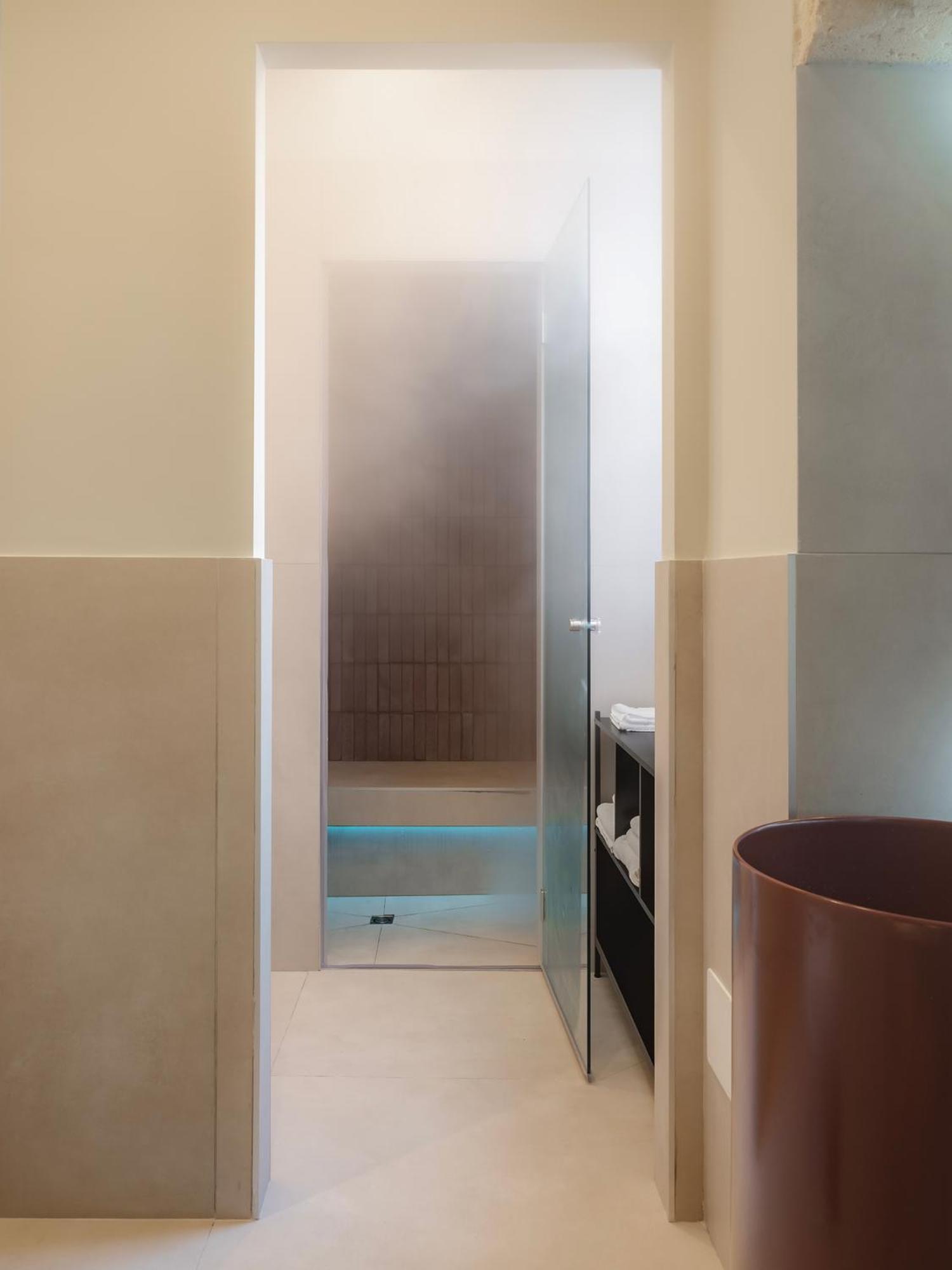 Almica24 Hotel Bari Bagian luar foto